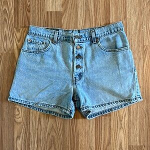 Vintage Levi’s shorts. Size 11.